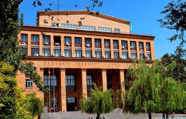 ԵՊՀ-ում բնական կարիքները հոգալը լուրջ խնդիր է դարձել․ Հրապարակ