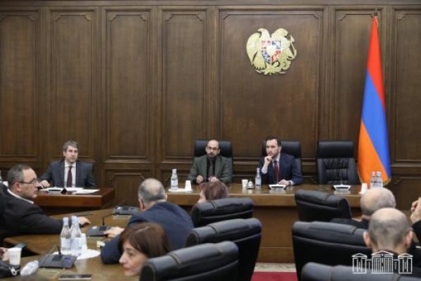 ԱԺ-ում քննարկվել են պետական պաշտոնյաներին տրվող նվերներին վերաբերող օրենսդրական կարգավորումները