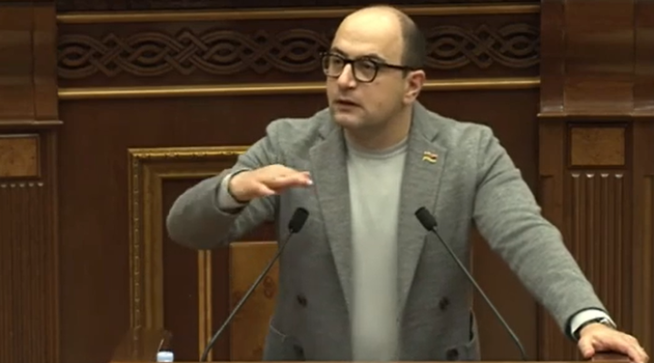 Հետո կասեն՝ էդ ի՞նչ խաչ ա վզիդ հանի, մոռացի, ըտենց ավելի հեշտ կապրես.  Հայկ Մամիջանյան