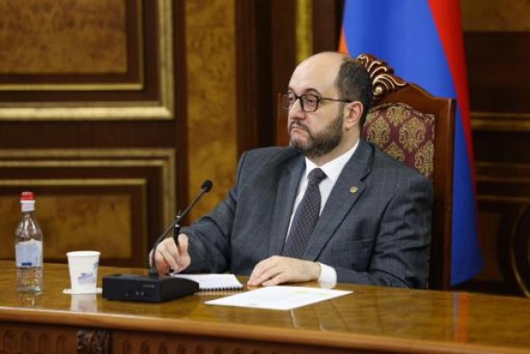 Արայիկ Հարությունյանը խորհրդակցություն է հրավիրել