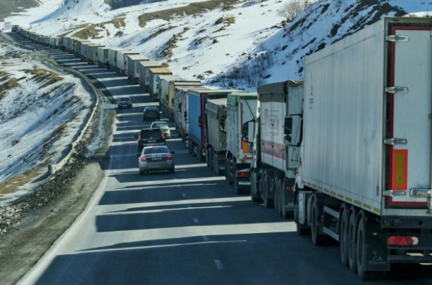 Լարսը բաց է միայն մարդատար ավտոմեքենաների համար