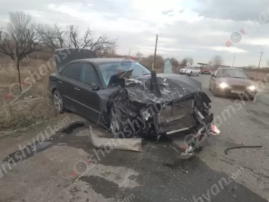 Արմավիրի մարզում բախվել են Mercedes-ներն ու «07»-ը. կա վիրավոր․ shamshyan.com