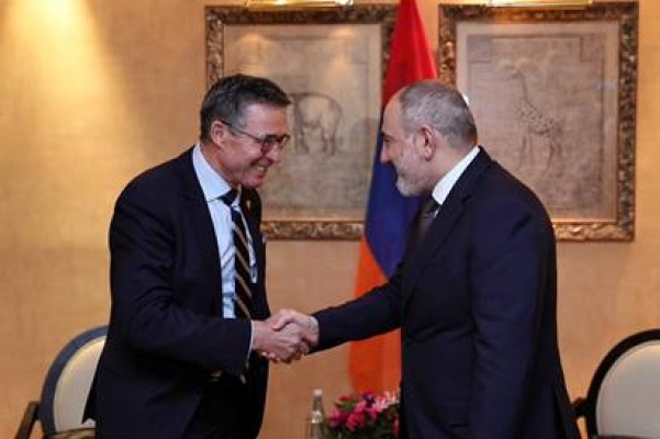 Փաշինյանը Մյունխենում հանդիպել է ՆԱՏՕ-ի նախկին գլխավոր քարտուղար Անդերս Ֆոգ Ռասմուսենին