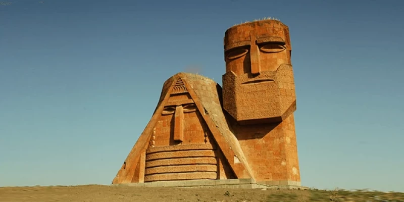 Ադրբեջանցիները զանգվածաբար թալանում են Ստեփանակերտը