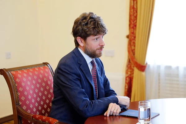 Հայաստանը որևէ մեկի «ետնաբակը» չէ, այլ բարեկամ և ժողովրդավարական երկիր․ Հայաստանում Ֆրանսիայի դեսպան