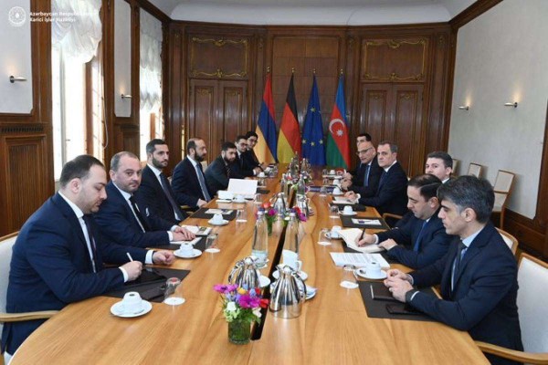 Մեկնարկել են Միրզոյան-Բայրամով բանակցությունները