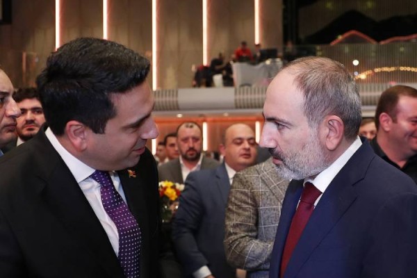Ալեն Սիմոնյանի և Նիկոլ Փաշինյանի հարաբերությունները հարթվել են. Հրապարակ