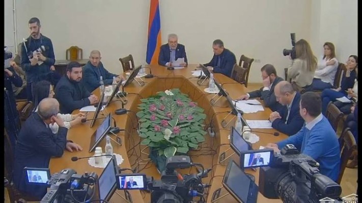Զեկույցը՝ մայիսին. հատորյակներ են գրում. Հրապարակ