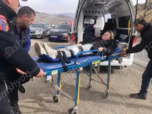 «BMW» մակնիշի մոտոցիկլով Վայոց ձորի մարզում վթարի են ենթարկվել ՌԴ քաղաքացի ամուսինները․ shamshyan.com