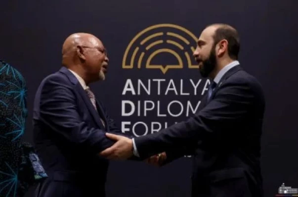 Հայաստանի և Ուգանդայի նախարարները քննարկել են նաև տարածաշրջանային անվտանգության հարցեր