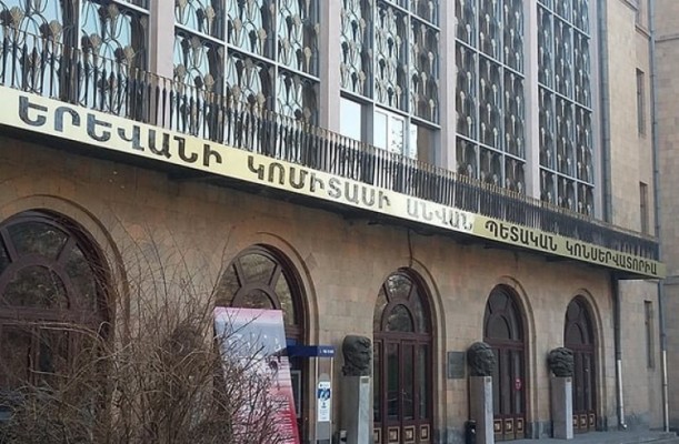 Ուրիշ ինչ-որ բան էիք սպասո՞ւմ. այդ ուղտը բոլորի դռանն էլ չոքելու է. Փաստ