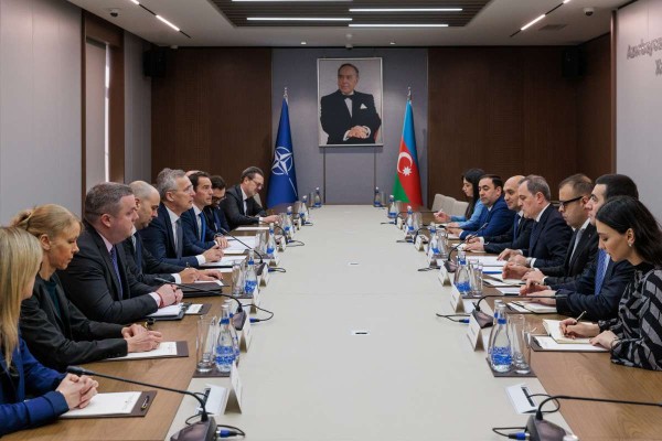 Հանդիպել են Բայրամովն ու Ստոլտենբերգը