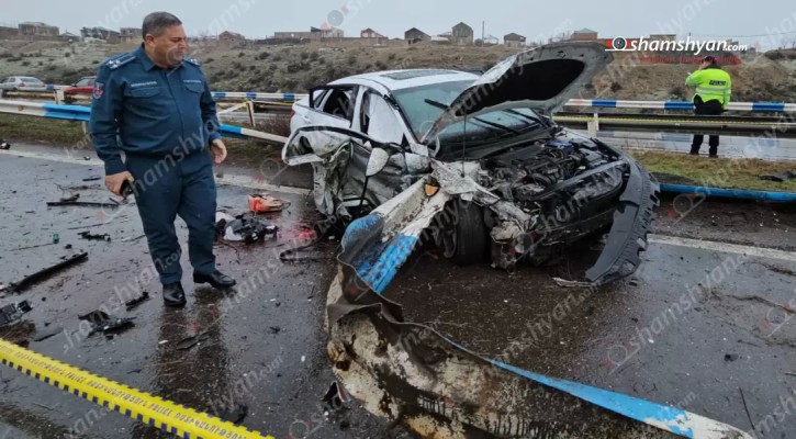 Hyundai Elantra-ն Արծվի արձանի մոտ բախվել է արգելապատնեշին ու հայտնվել հանդիպակաց գոտում. կա 4 վիրավոր. shamshyan.com