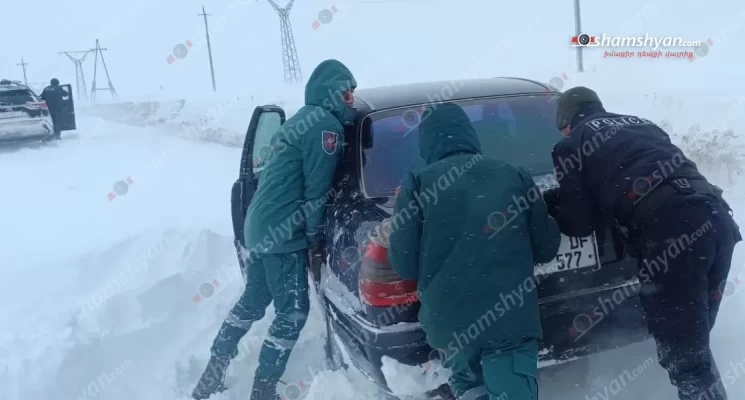 Փրկարարները Շիրակի մարզում ձնաբքից դուրս են բերել 30 ավտոմեքենա. shamshyan.com
