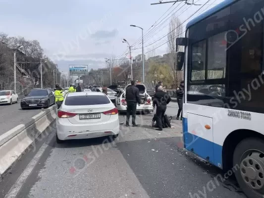 Ավտովթար-վրաերթ՝ Երևանում․ 4 վիրավորներից 1-ը հիվանդանոցում մահացել է․ shamshyan.com