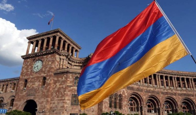 Կառավարությունն էլի կպավ պետական սիմվոլներին. Հրապարակ