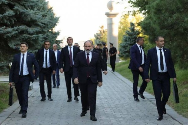 Փաշինյանը ոչինչ չի խնայում անձնական պաշտպանության համար․ Հրապարակ
