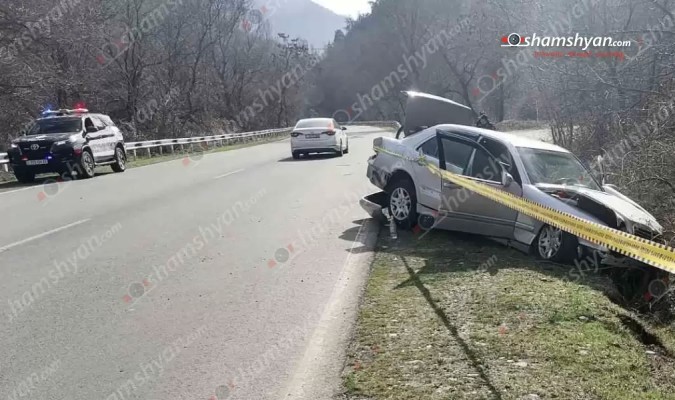 Mercedes-ը Իջևանի «Կենուտ» ռեստորանի մոտ բախվել է հողաթմբին․ կա վիրավոր. shamshyan.com