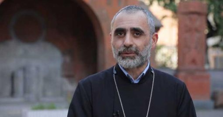 Քրիստոսին խաչեցին հենց նրա համար, որ չցանկացավ հեղափոխական լինել. Եսայի քահանա