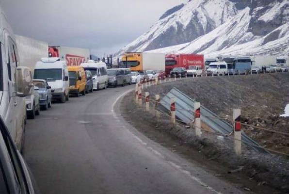 Լարսը բաց է բոլոր տեսակի տրանսպորտային միջոցների համար
