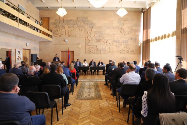 Շիրակի մարզպետի գլխավորությամբ Մարալիկում տեղի է ունեցել մարզխորհրդի արտագնա նիստը