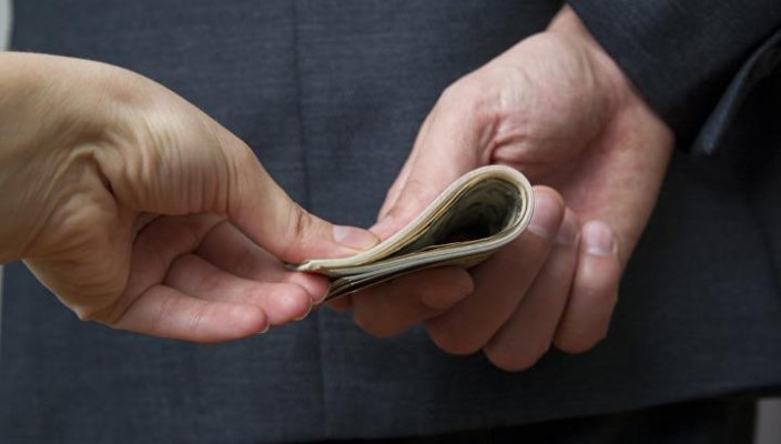 6 պաշտոնյաներ կառուցապատողներից 8800 դոլարի և 5 մլն դրամի չափով կաշառք են ստացել