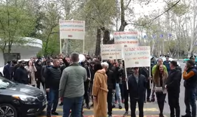 Նիկո՛լ, դավաճա՛ն․ Միհրան Պողոսյանի կուսակցությունը երթ է անցկացրել Երևանում