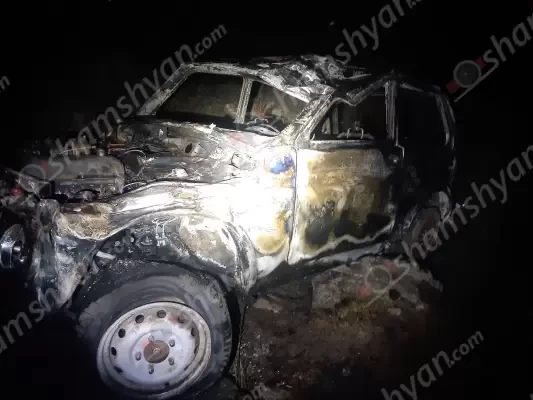 Շիրակի մարզում «Նիվա»-ն վերածվել է մոխրակույտի. վթարի պատճառը հանդիպակաց երթևեկող ավտոփոխադրիչն է եղել. shamshyan.com