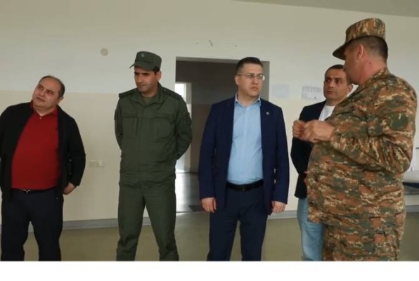 ԵՊՀ մի խումբ դասախոսներ այցելել են ՊՆ զորամաս