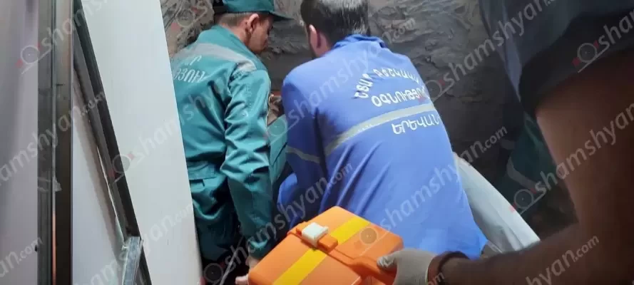 Երևանում կինը տղային իր փոխանցելիս ընկել է հորը. նրան տեղափոխել են հիվանդանոց. shamshyan.com