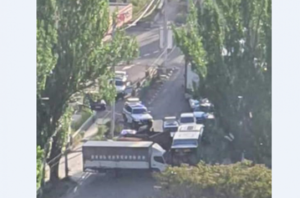 Միացիր կամ հանձնիր. Երևանում բեռնատարներով փակել էին Մյասնիկյան պողոտան