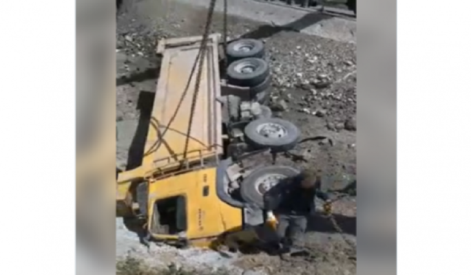 Օկուպացված Քարվաճառում բեռնատար է շրջվել