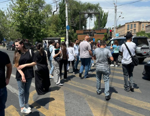 Քաղաքացիները փակել են Սայաթ-Նովա-Ալեք Մանուկյան խաչմերուկը