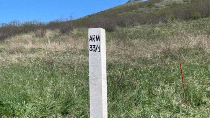 Ճանապարհից երևում են նշաձողերը․ Հրապարակ