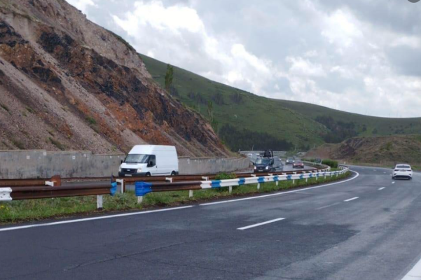 Կատարվում են ավտոճանապարհների մետաղական արգելափակոցների վերականգնման աշխատանքներ