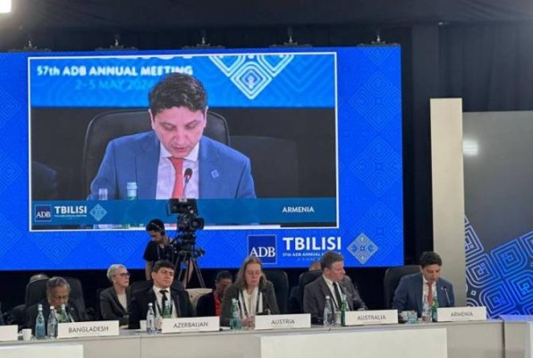 Ֆինանսների նախարարի գլխավորած պատվիրակությունը շարունակել է հանդիպումները ԱԶԲ 57-րդ հանդիպման շրջանակներում