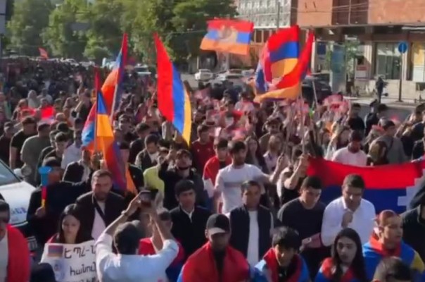 Մատենադարանից մեկնարկել է երիտասարդների երթը դեպի Հանրապետության հրապարակ