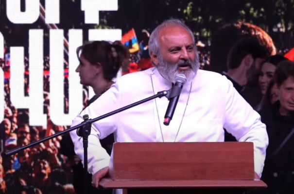 Ես պատրաստ եմ ցանկացած պատասխանատվություն ստանձնել՝ Հայոց Հայրապետի օրհնությամբ, Աստծու կամքով և ժողովրդի ցանկությամբ. Բագրատ Սրբազան
