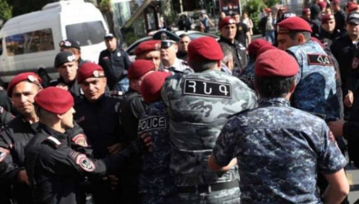 Ով է իրականացնում ցուցարարներին ցրելու, ծեծելու ինստրուկտաժը․ Հրապարակ