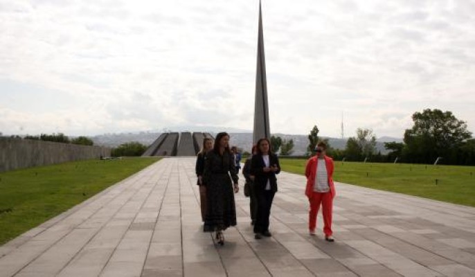 ԱՄՆ Խաղաղության կորպուսի գրասենյակի տնօրենի գլխավորած պատվիրակությունն այցելել է Ծիծեռնակաբերդ