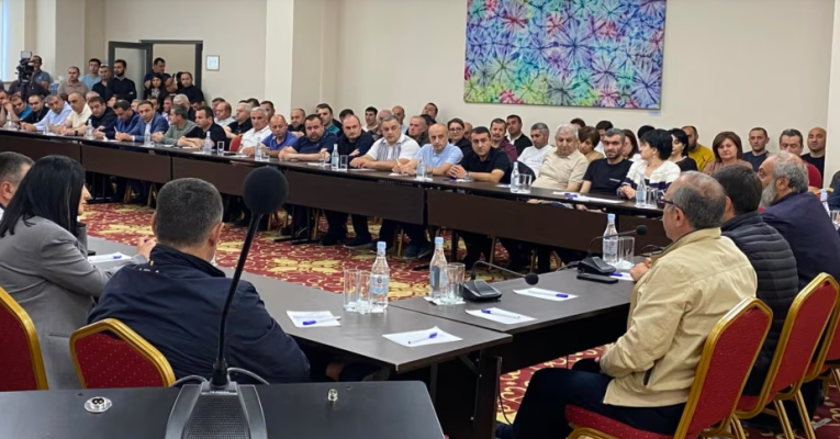 Ինչո՞ւ Արցախի նախագահն ու պետնախարարը ներկա չէին Բագրատ Սրբազանի հետ հանդիպմանը