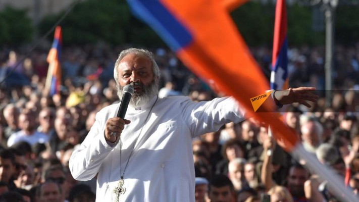 Սրբազանը պարտիզանություն է անում․ Հրապարակ