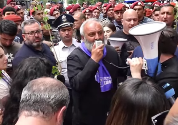 Մեղք չվերցնեմ ինձ վրա, բայց գուցե դիտմա՞մբ են արել․ Բագրատ Սրբազան