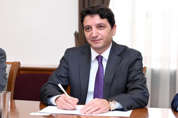 Ֆինանսների նախարարը արձակուրդ է մեկնում