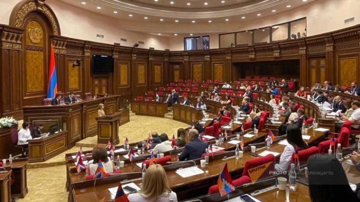 Արտահերթ նի՞ստ, թե՞ սաբոտաժ․ Հրապարակ