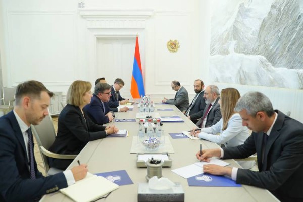 Ո՞վ է շպիոնը․ Հրապարակ