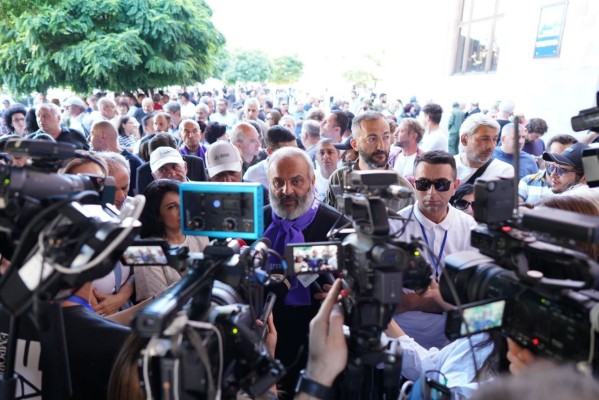 Կառավարության նիստ տեղի չի ունեցել, որովհետև երկրում Կառավարություն չկա․ Բագրատ Սրբազան
