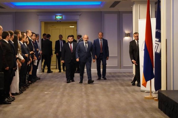 Տեղը գաղտնի են պահում. Հրապարակ