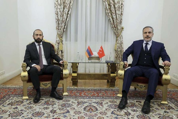Արարատ Միրզոյանը հեռախոսազրույց է ունեցել Թուրքիայի ԱԳ նախարար Հաքան  Ֆիդանի հետ 