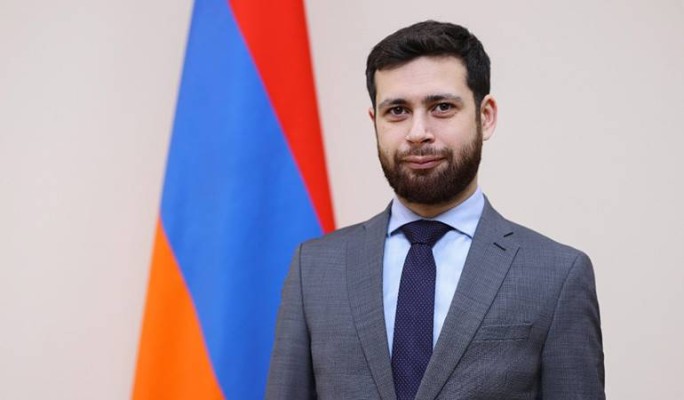 Սովորական դասալքություն. մինչև 2018 թ. – ը կենսագրություն չունեցած ԱԳ փոխնախարար Վահան Կոստանյանը արտոնյալ է. Ժողովուրդ